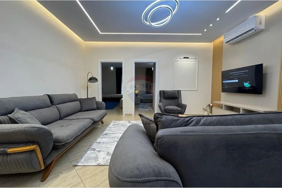 Tirane, jepet me qera apartament 2+1+2 , 500 € (Fresk)