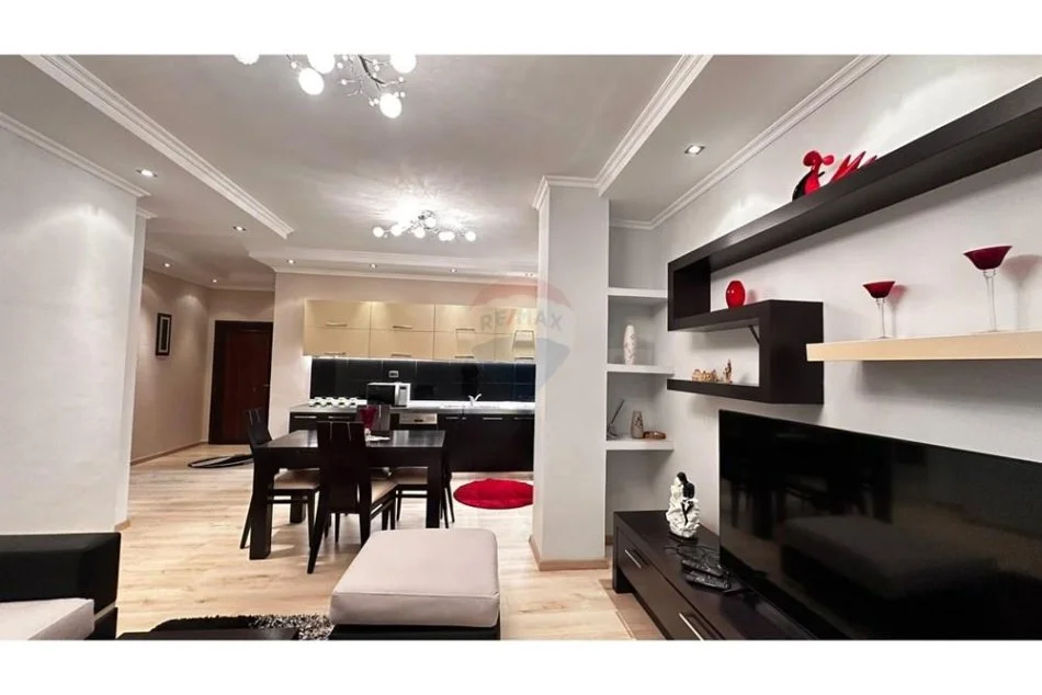 Tirane, jepet me qera apartament 2+1 , 700 € (Kodra e Diellit)