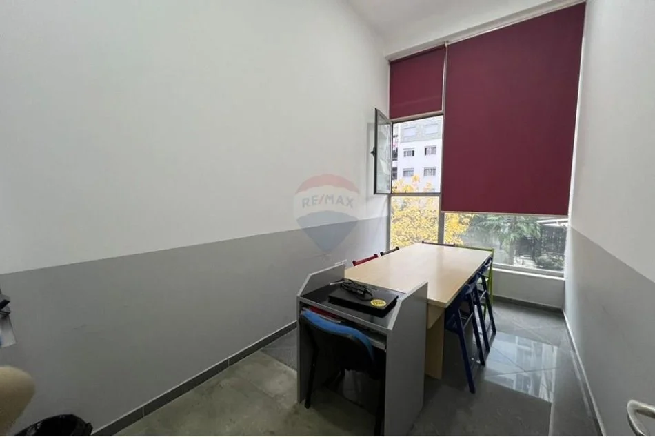 Tirane, jepet me qera zyre , 400 € (Astir)