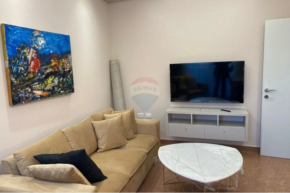 Tirane, jepet me qera apartament 1+1 Kati 1, 77 m² 600 € (Rruga Qemal Stafa)