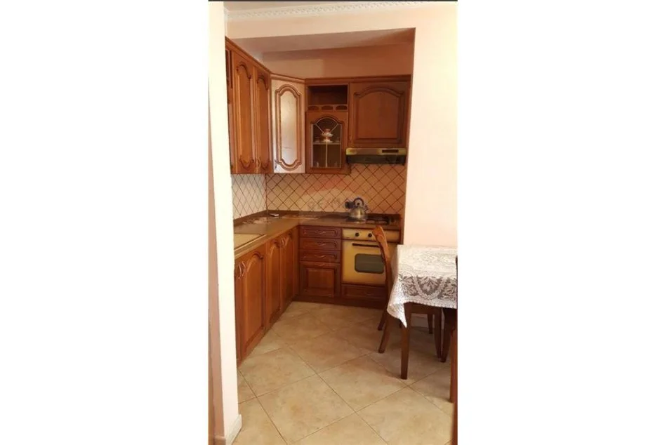 Tirane, jepet me qera apartament 1+1 Kati 8, 65 m² 500 € (Lidhja e Prizrenit - Bllok - Garda, Shqipëri)