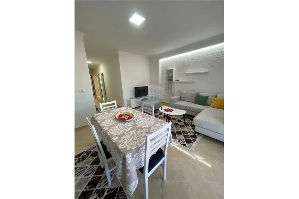 Vlore, jepet me qera apartament 2+1 Kati 9, 80 m² 370 € (Transballkanike)