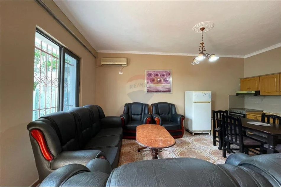 Tirane, jepet me qera apartament 2+1 , 400 € (Rruga e Elbasanit)