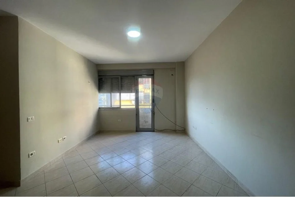 Tirane, jepet me qera zyre , 400 € (Rruga e Kavajes)
