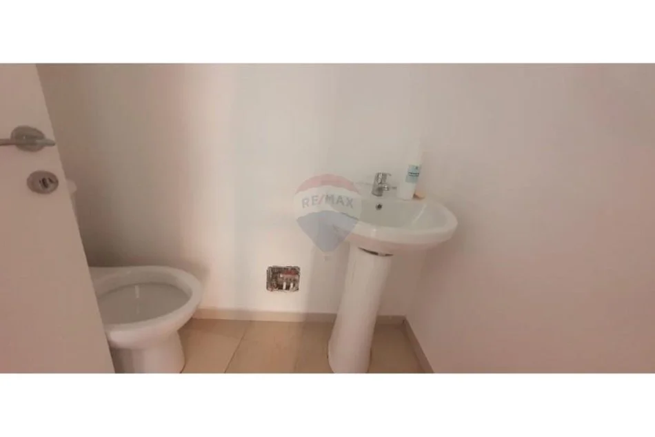 Tirane, jepet me qera Kati 0, 20 m² 300 € (Myslym Shyr, Tregu Cam)