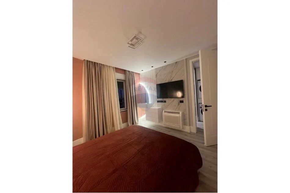 Tirane, jepet me qera apartament 2+1 , 135 m² 2.000 € (bllok, triane)