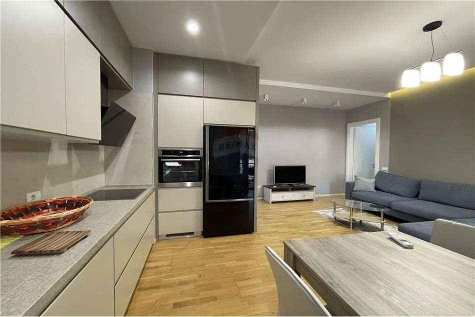 Tirane, jepet me qera apartament 2+1 Kati 7, 120 m² 1.200 € (rruga kavajes, kompleksi deliorgji)