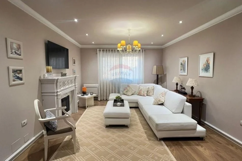 Tirane, jepet me qera apartament 2+1 Kati 5, 110 m² 1.300 € (Bllok, Shqipëri)