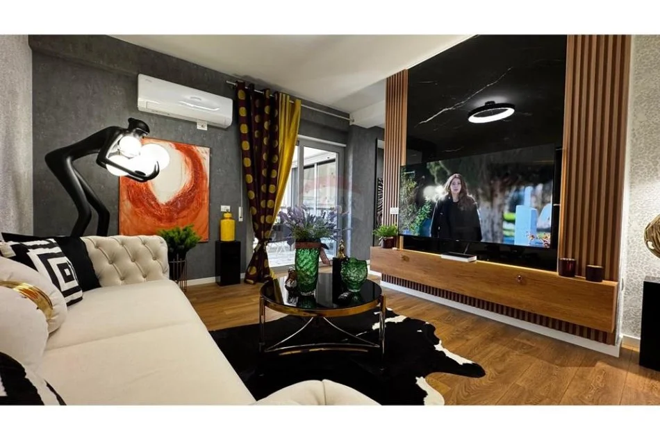 Tirane, shitet apartament 1+1 , 70 m² 178.000 € (komuna parisit)