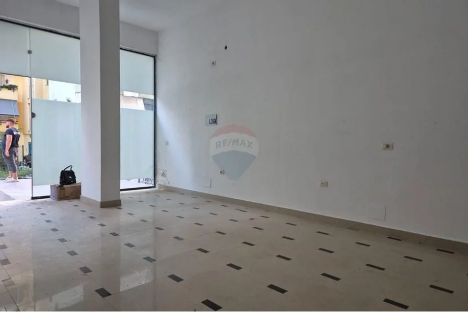 Tirane, jepet me qera dyqan Kati 0, 59 m² 500 € (Selitë, Shqipëri)