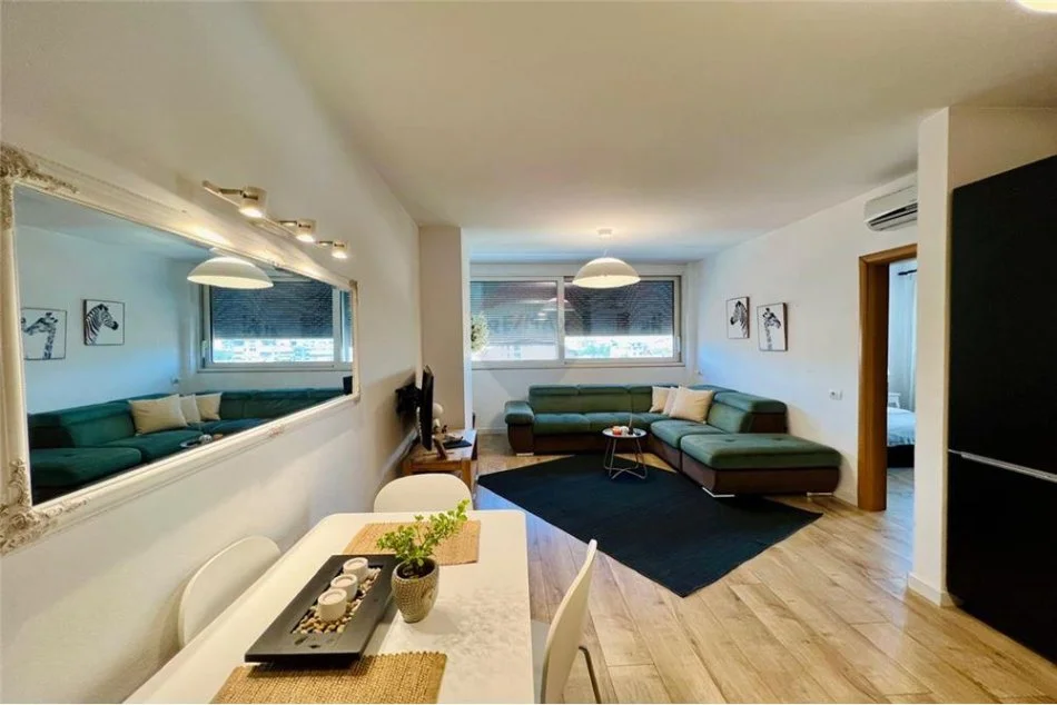 Tirane, jepet me qera 1+1+Ballkon Kati 6, 60 m² 700 € (Stadiumi Dinamo)