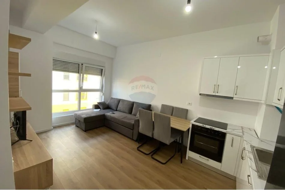 Tirane, jepet me qera apartament 1+1 Kati 7, 65 m² 400 € (Ali Demi,)
