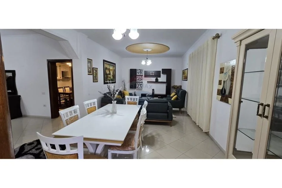 Tirane, jepet me qera apartament 3+1 , 177 m² 650 € (Selite, Tirane)