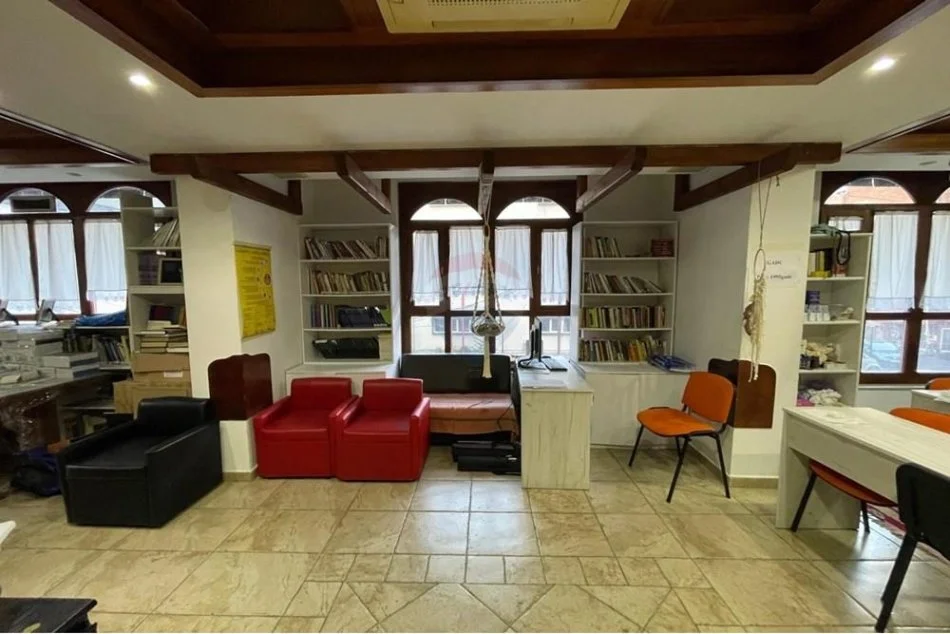 Tirane, jepet me qera zyre Kati 2, 110 m² 800 € (Rruga e Elbasanit)