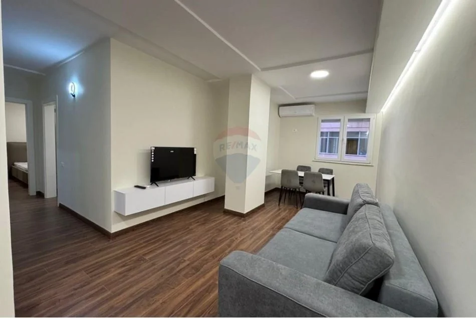 Tirane, jepet me qera apartament 2+1+Ballkon Kati 3, 80 m² 700 € (Myslym Shyri)