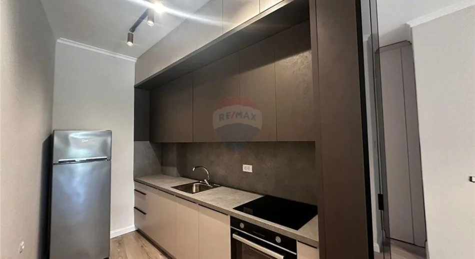 Tirane, jepet me qera apartament 1+1 , 73 m² 650 € (TEG - Rose Garden)