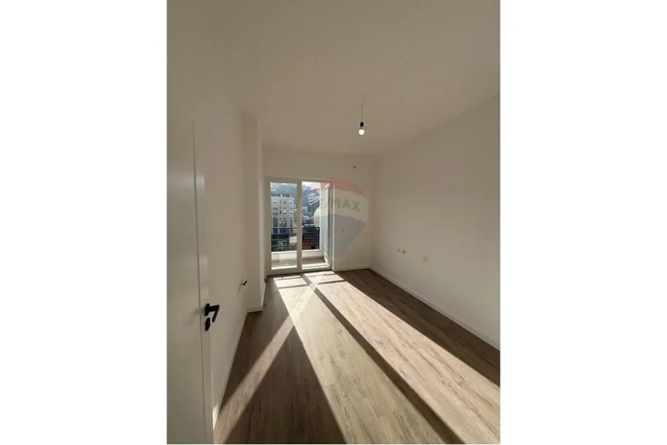 Tirane, shitet apartament 2+1 Kati 5, 97 m² 145.000 € (Yzberisht - Pallatet Cabej)