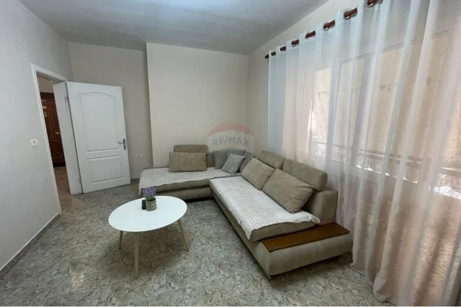 Tirane, jepet me qera apartament 1+1 Kati 3, 68 m² 500 € (Pazari i Ri,)