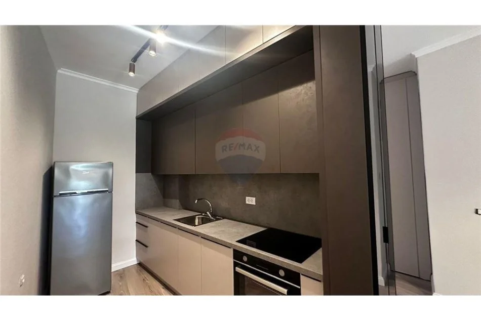 Tirane, jepet me qera apartament 1+1 , 73 m² 650 € (Rose Garden - Tegu)