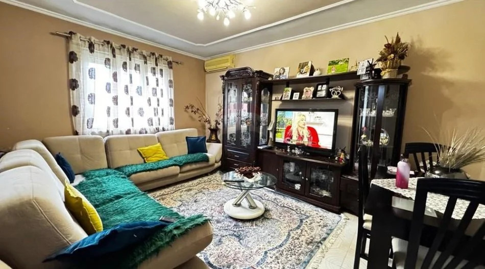Tirane, jepet me qera 1+1 , 55 m² 380 € (Oxhaku tek Porcelane)