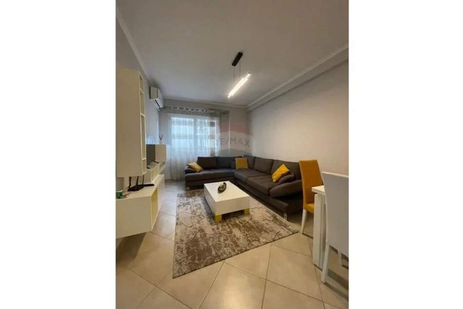 Tirane, jepet me qera apartament 2+1 Kati 3, 89 m² 700 € (Komuna e Parisit - Eleonora)