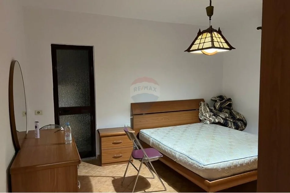 Tirane, jepet me qera apartament 3+1 Kati 3, 97 m² 600 € (perballe Hotel Colosseo - Rruga e Durrësit,)