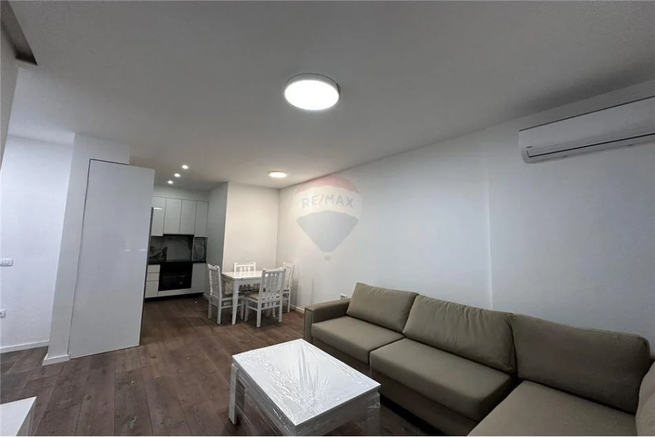Tirane, jepet me qera apartament 1+1 , 65 m² 450 € (Astir)