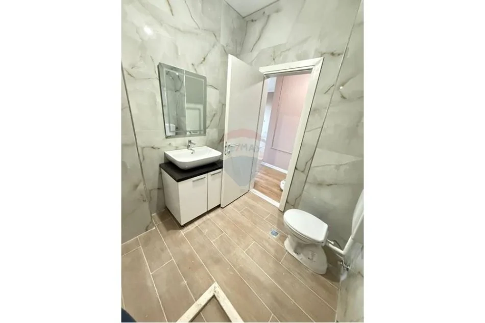 Durres, shitet apartament 1+1+Ballkon Kati 2, 81 m² 75.000 € (Shkembi i Kavajes)