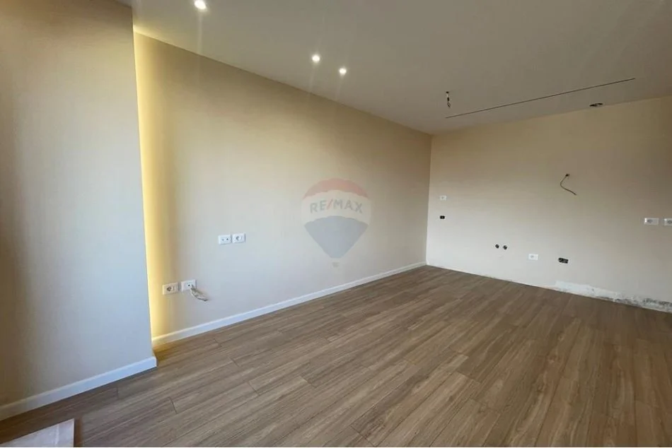 Tirane, shitet apartament 2+1+Ballkon Kati 4, 90 m² 165.000 € (TIRANA GOLDEN PARK 3)