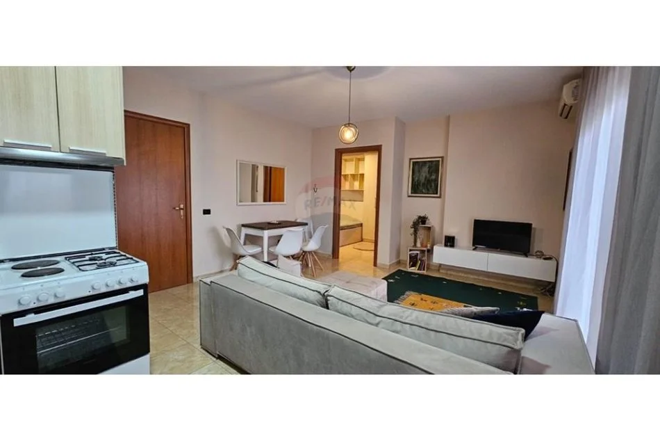 Tirane, jepet me qera apartament 1+1 Kati 8, 70 m² 600 € (myslym shyri)