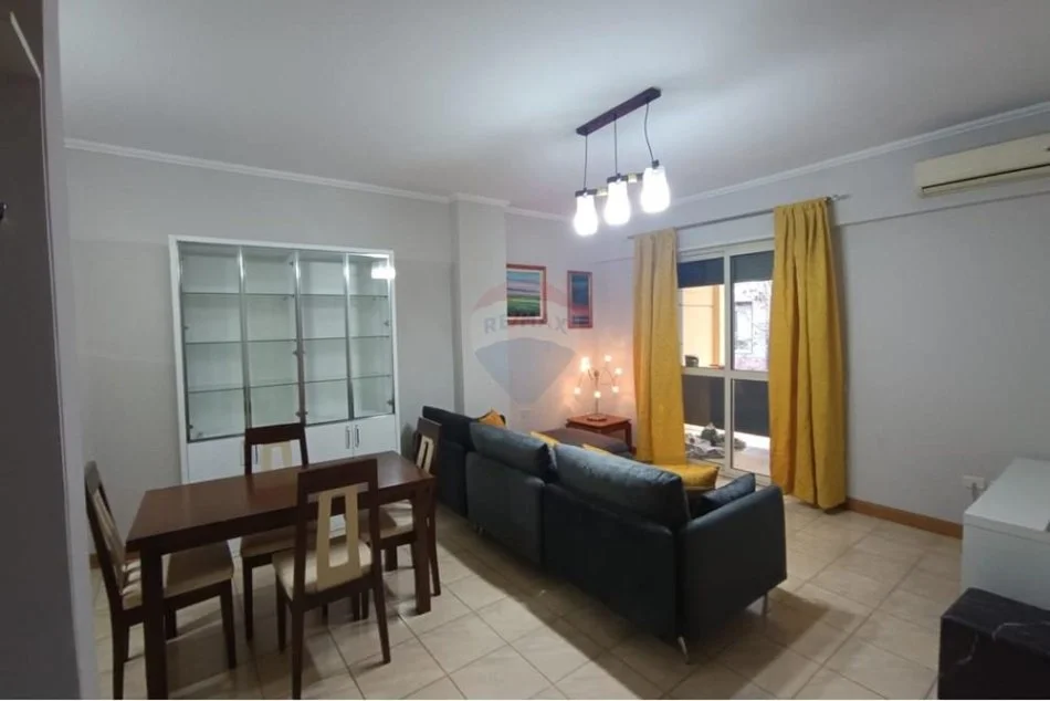 Tirane, jepet me qera apartament 1+1 Kati 3, 67 m² (rruga e barrikadave)