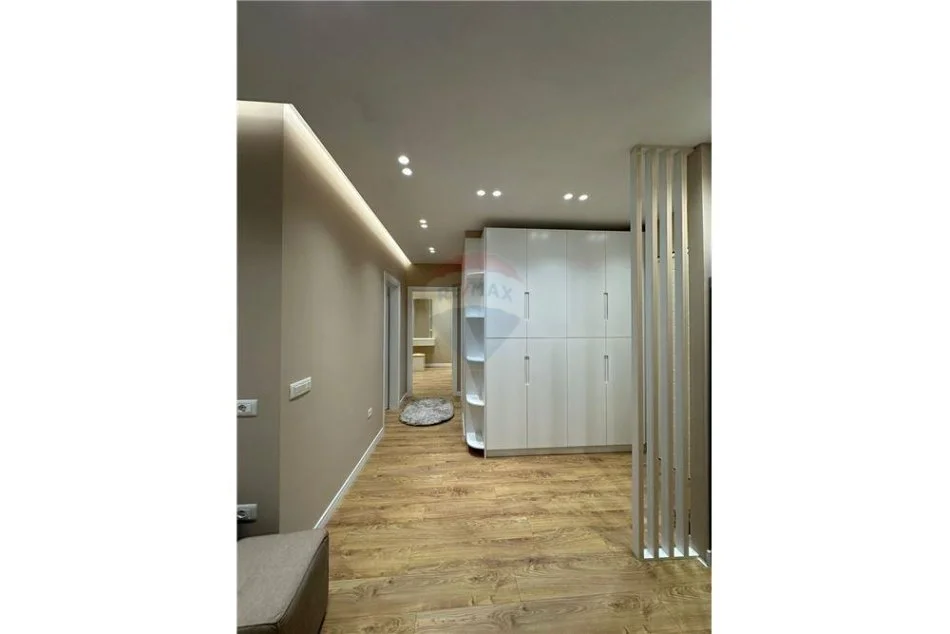 Tirane, jepet me qera 2+1+Ballkon Kati 5, 115 m² 1.200 € (Komuna e Parisit)