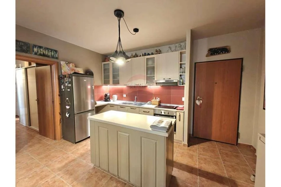 Tirane, jepet me qera apartament 2+1+Ballkon Kati 5, 125 m² 1.000 € 