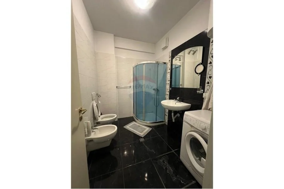 Tirane, jepet me qera apartament 2+1 , 88 m² 750 € (kompleksi deliorgj)