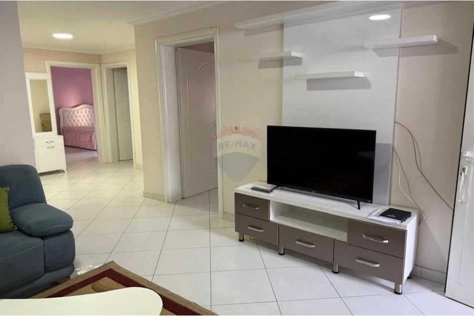 Tirane, jepet me qera apartament 2+1 Kati 1, 130 m² 600 € (Don Bosko)