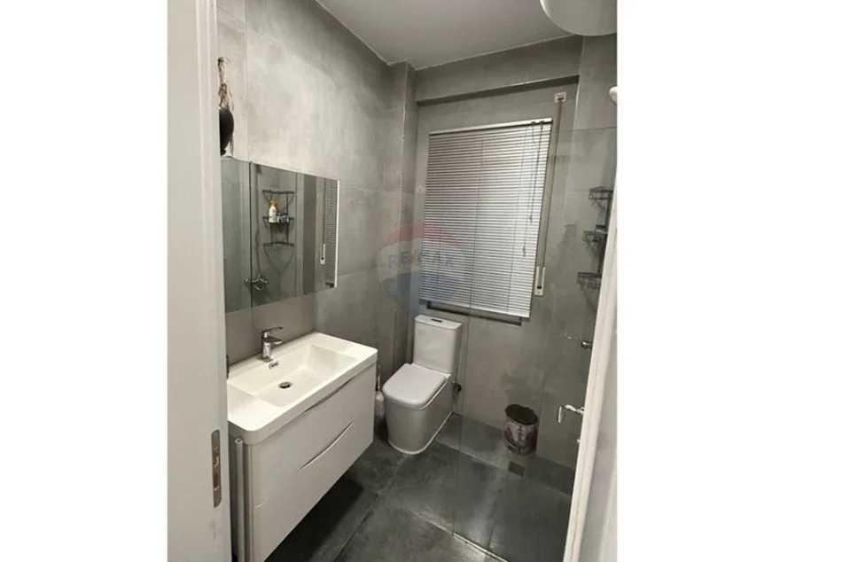 Tirane, jepet me qera apartament 1+1 , 70 m² 550 € (5 Maj)