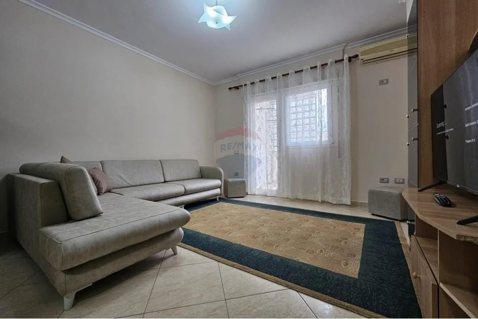Tirane, jepet me qera apartament 1+1 Kati 4, 72 m² 500 € (Rruga Siri Kodra)