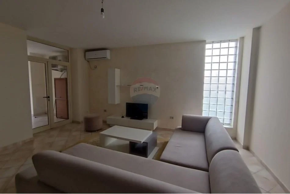 Tirane, jepet me qera apartament 2+1 Kati 5, 122 m² 700 € (Apartament 2+1+2 me qera ne Don Bosko)