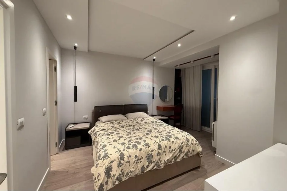 Tirane, jepet me qera apartament duplex 2+1 Kati 3, 104 m² 1.200 € (Ofrojme apartament luksoz ne zemer te Bllokut)