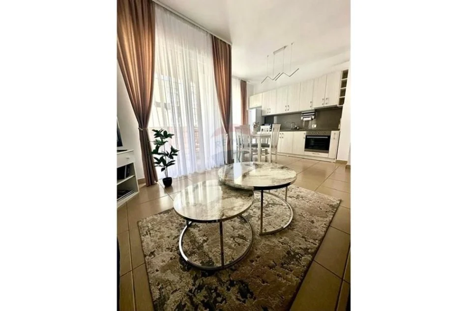 Tirane, jepet me qera apartament 1+1 Kati 3, 61 m² 550 € (Apartament 1+1 per qira tek ish Tregu Elektrik)