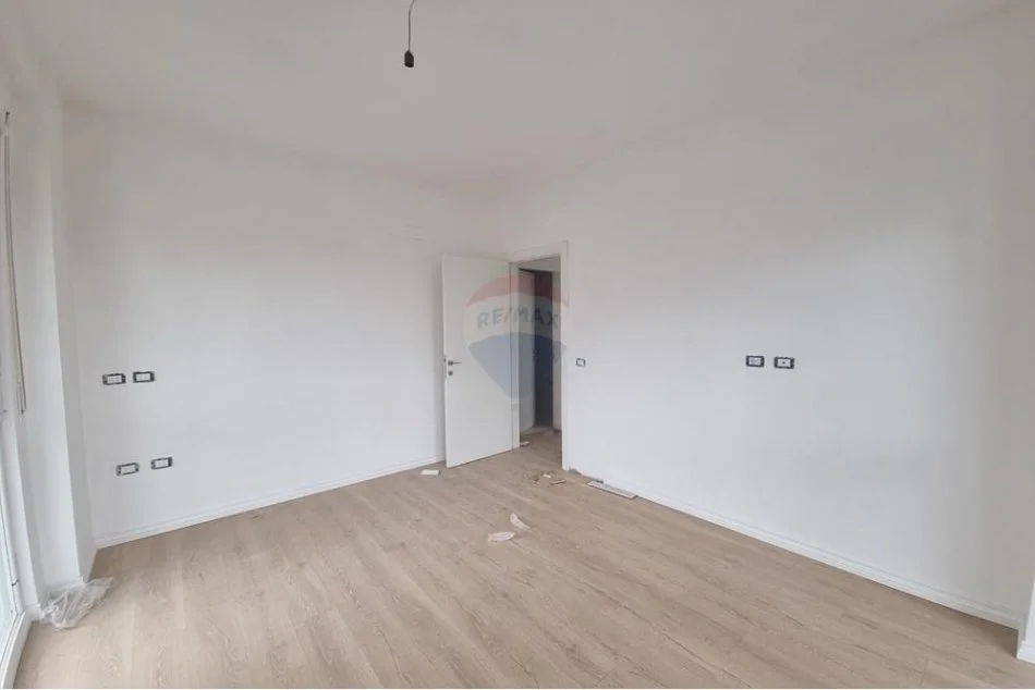 Tirane, shitet apartament 2+1 Kati 3, 118 m² 155.000 € (APARTAMENT 2+1+2 PER SHITJE TE BULEVARDI I RI!)