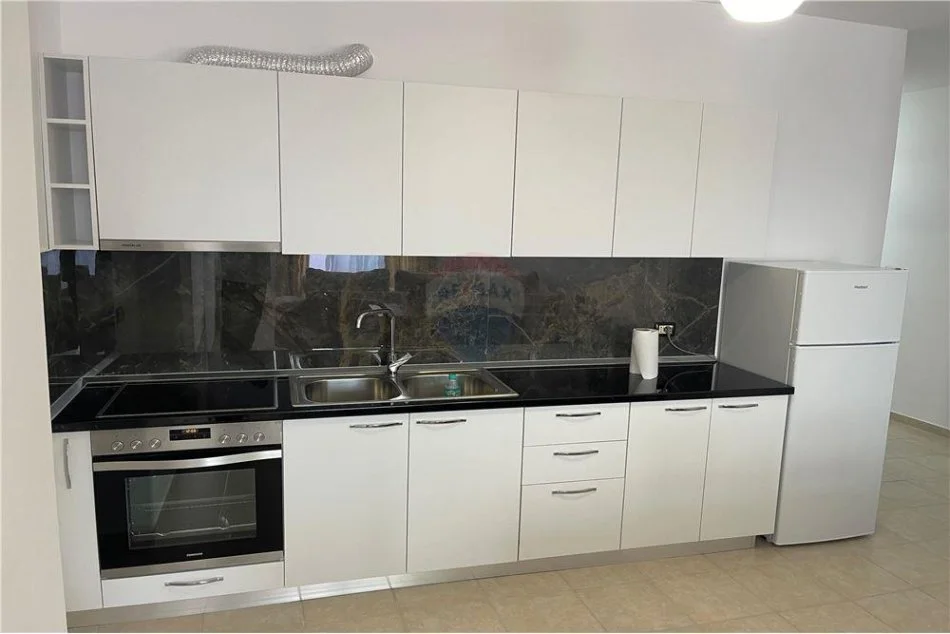 Tirane, jepet me qera apartament 2+1 , 100 m² 500 € (Astir)