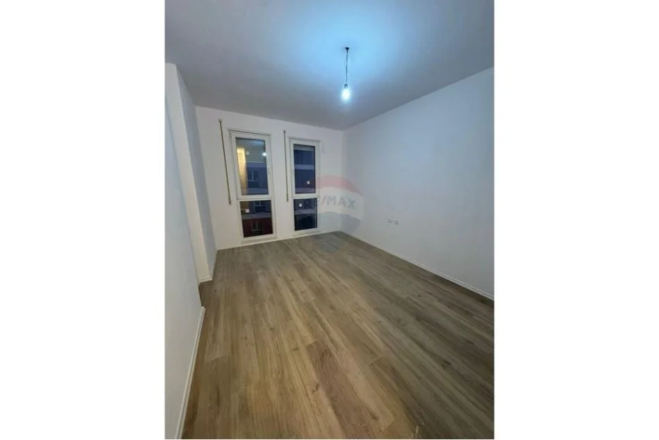 Tirane, jepet me qera apartament 2+1 Kati 5, 96 m² 300 € (Universcity)