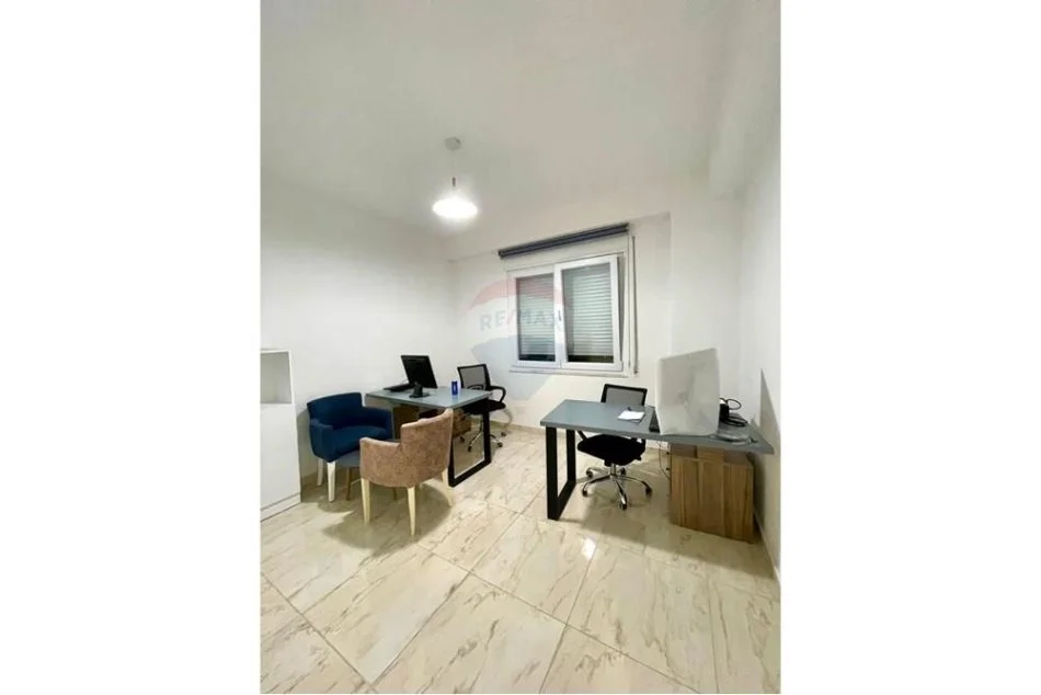 Tirane, jepet me qera Kati 6, 100 m² 650 € (Komuna e Parisit)