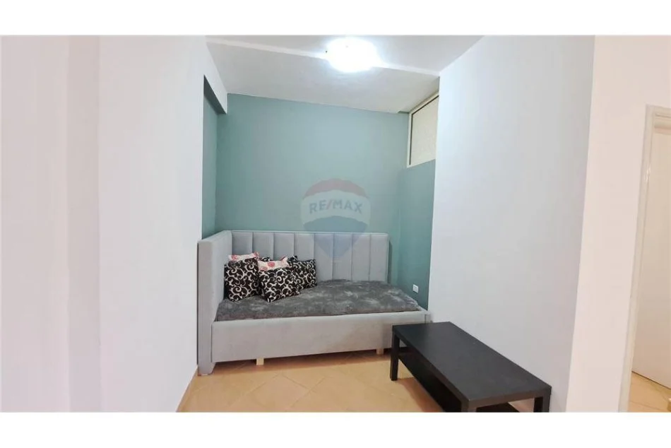 Vlore, jepet me qera apartament 1+1+Ballkon Kati 3, 75 m² 370 € (Lungomare)