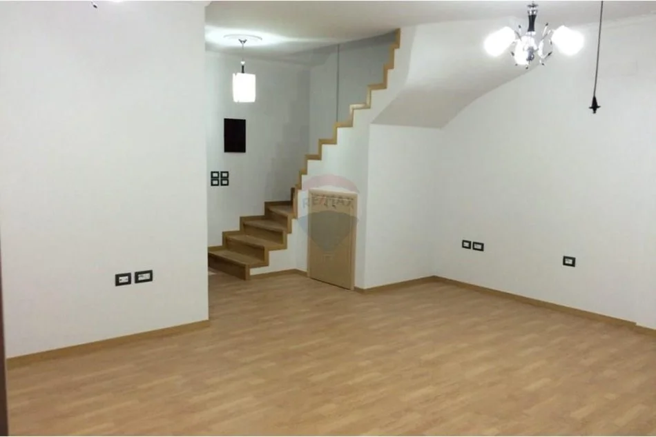 Tirane, jepet me qera apartament duplex 2+1 Kati 3, 100 m² 500 € (Astir)