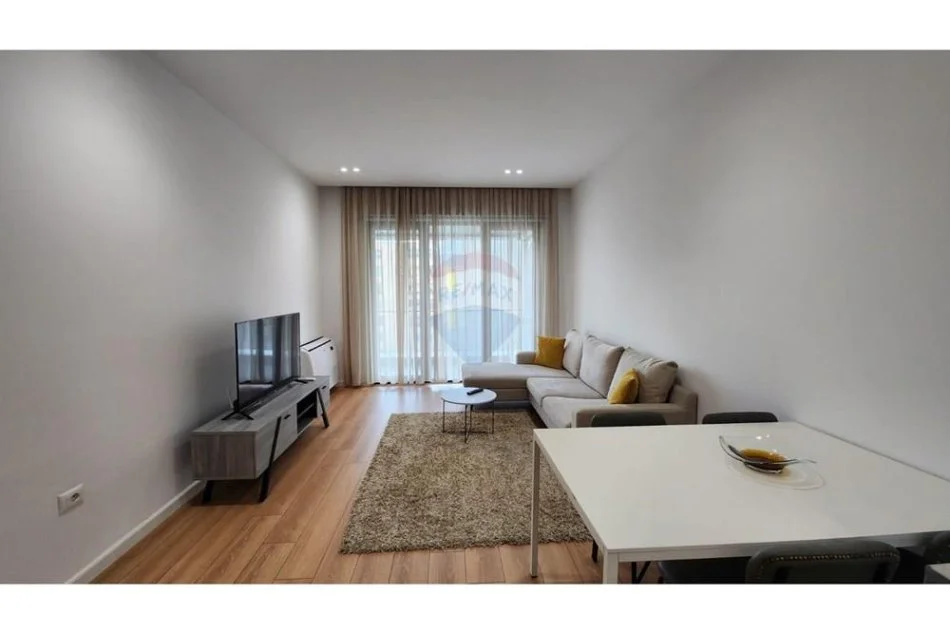 Tirane, jepet me qera apartament 1+1 Kati 8, 85 m² 750 € (21 Dhjetori, Rruga e Kavajes)