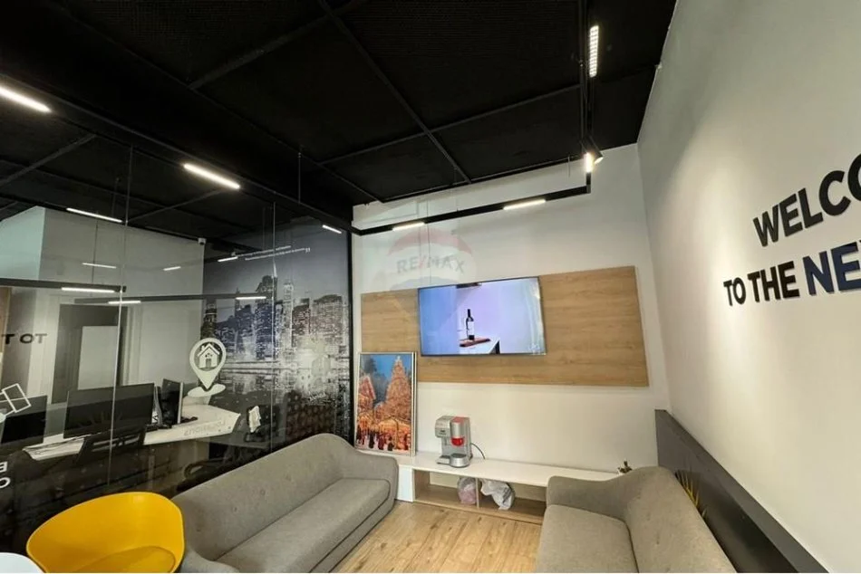 Tirane, jepet me qera zyre Kati 0, 50 m² 1.000 € (Bulevardi Gjergj Fishta)