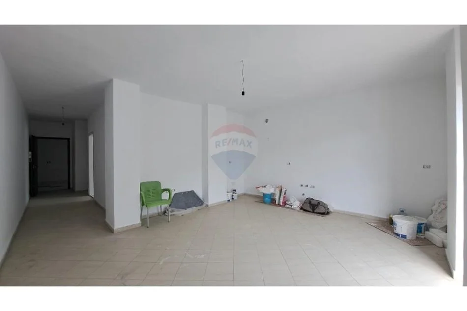 Vlore, shitet apartament 1+1+Ballkon Kati 8, 77 m² 107.000 € (Blv.Ismail Qemali)