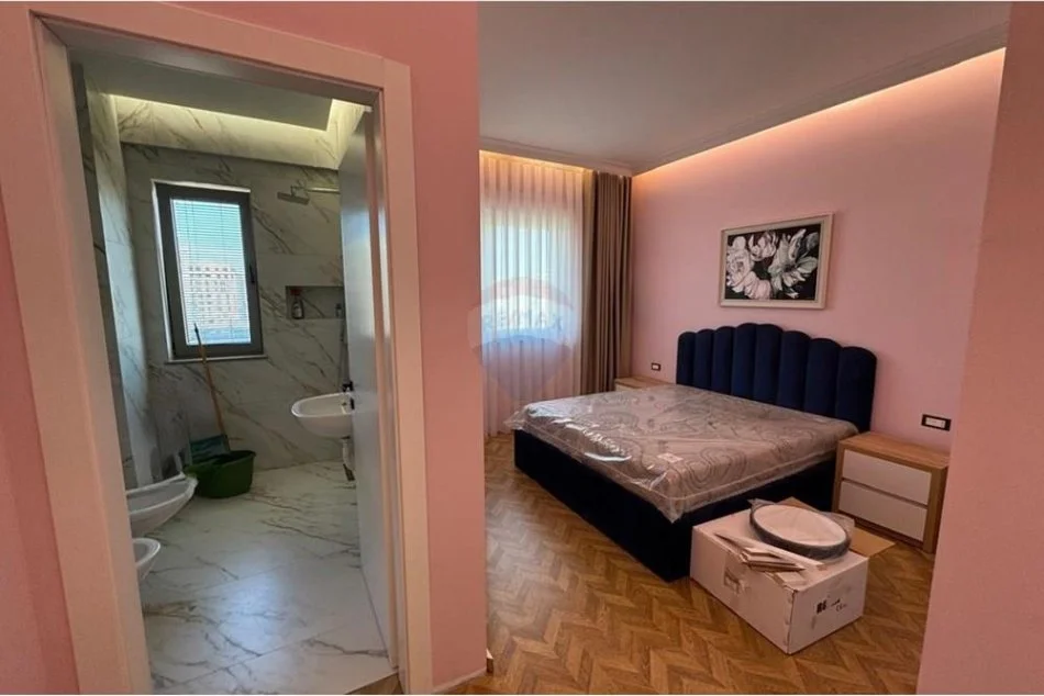 Tirane, jepet me qera apartament 2+1+Ballkon Kati 6, 120 m² 700 € (Fusha e Aviacionit)